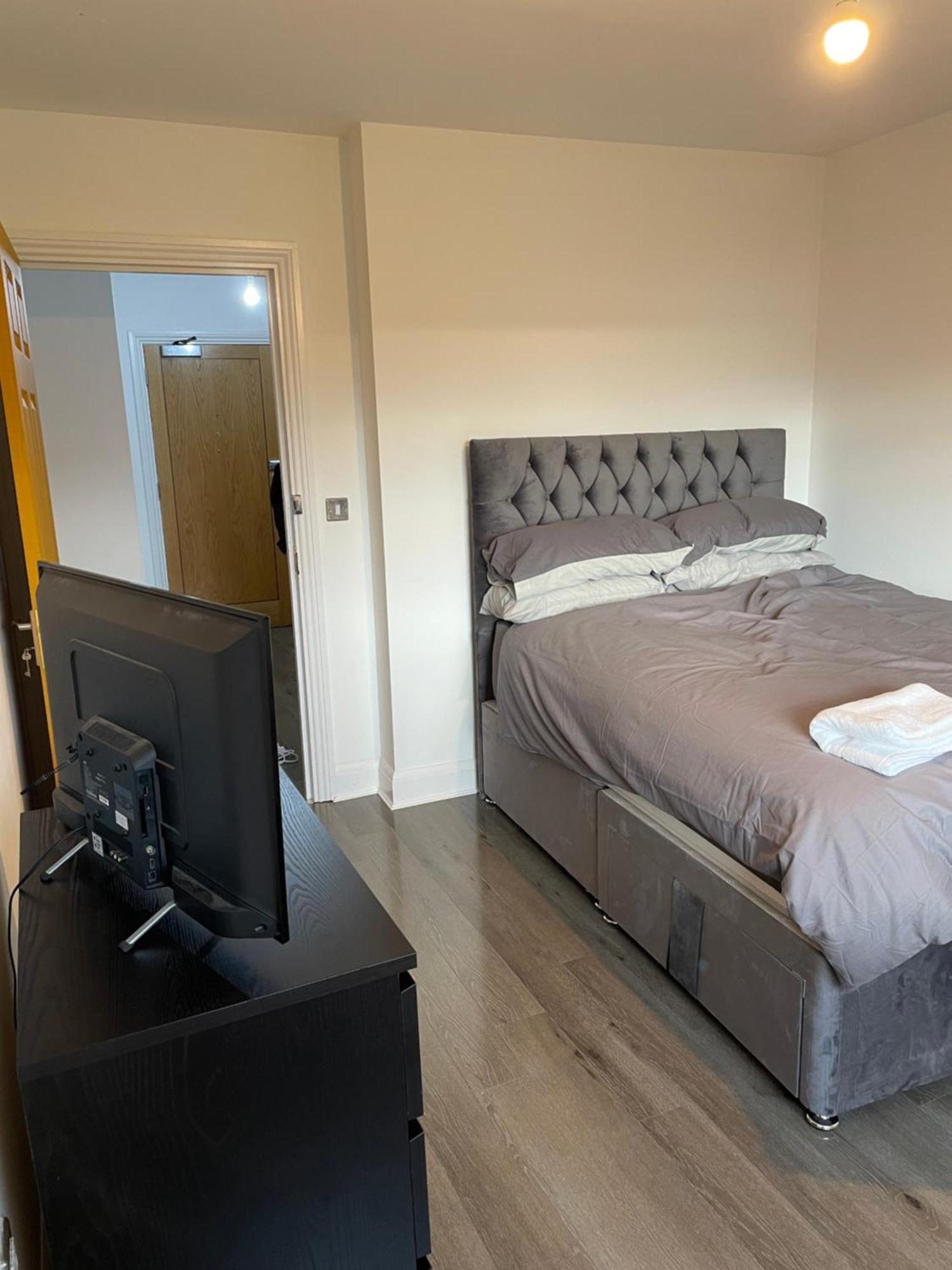 Alloggio in famiglia With Shared Kitchen And Living In South East By The Riverside Londra