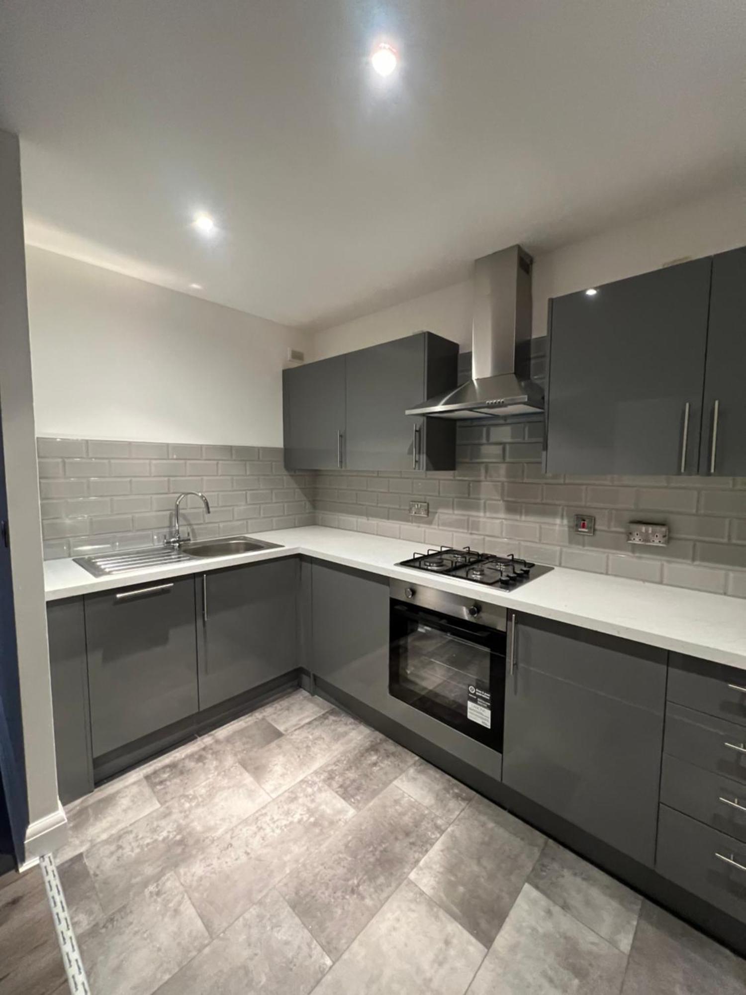 With Shared Kitchen And Living In South East By The Riverside * Londra